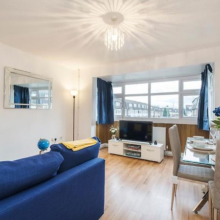 Spacious 3 Bed 1 Bath Hse W Guest Toilet W Parking Near Excel - E16 London Eksteriør bilde