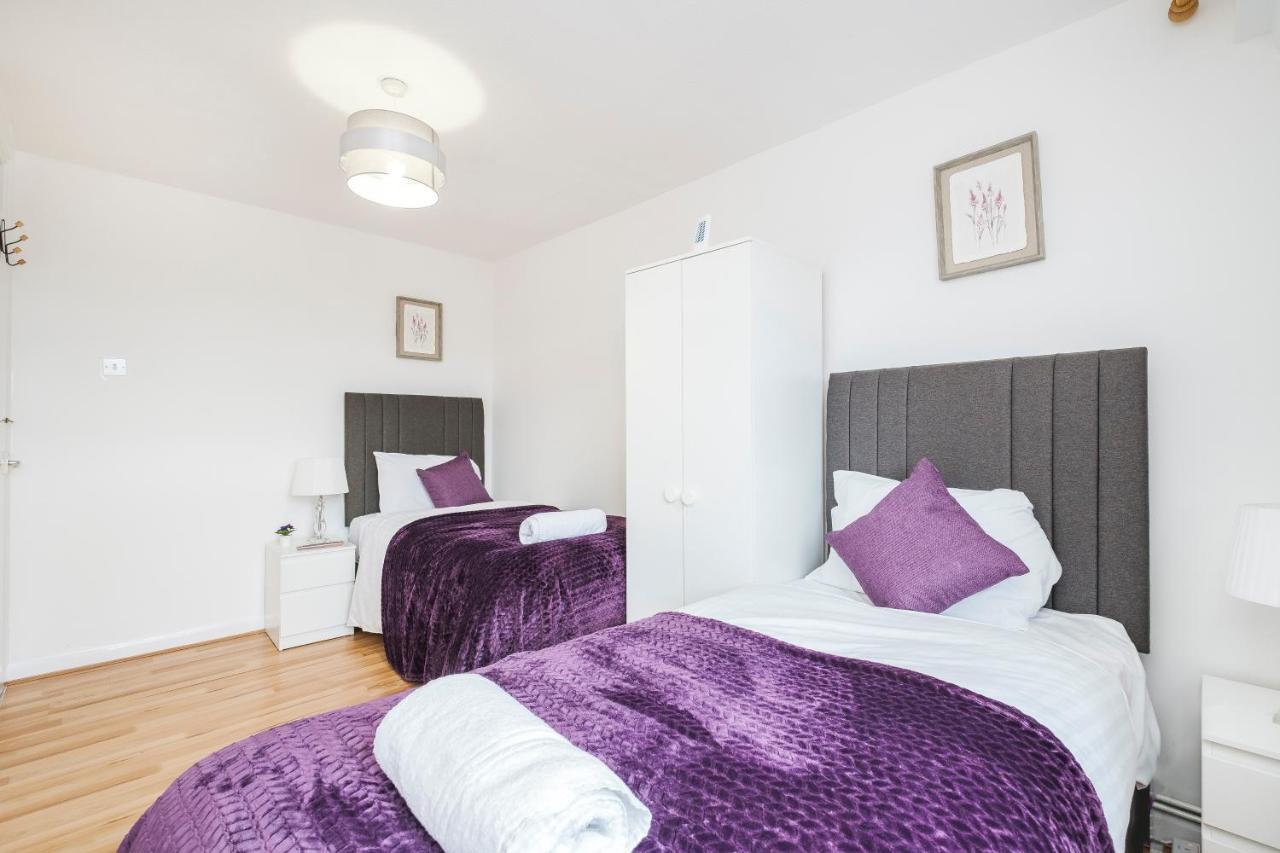 Spacious 3 Bed 1 Bath Hse W Guest Toilet W Parking Near Excel - E16 London Eksteriør bilde