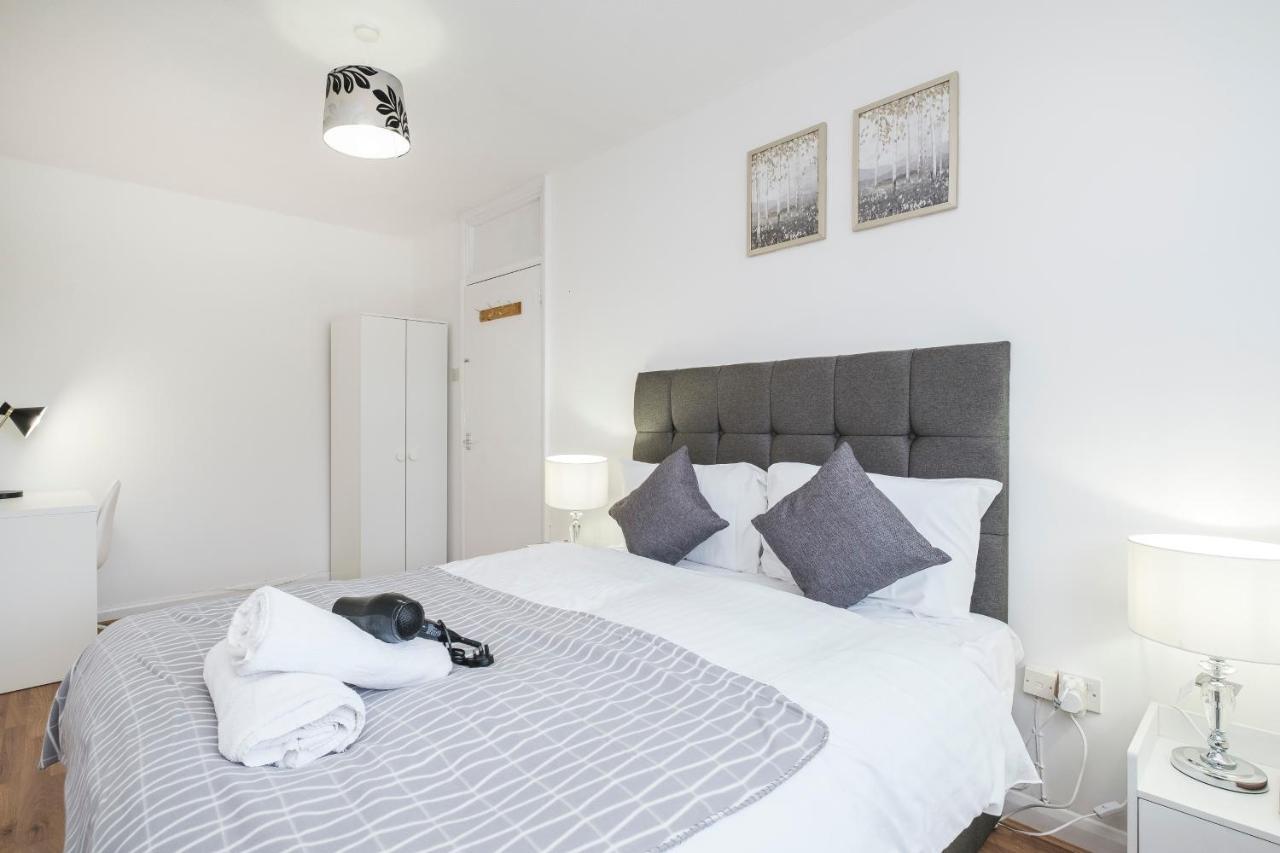 Spacious 3 Bed 1 Bath Hse W Guest Toilet W Parking Near Excel - E16 London Eksteriør bilde