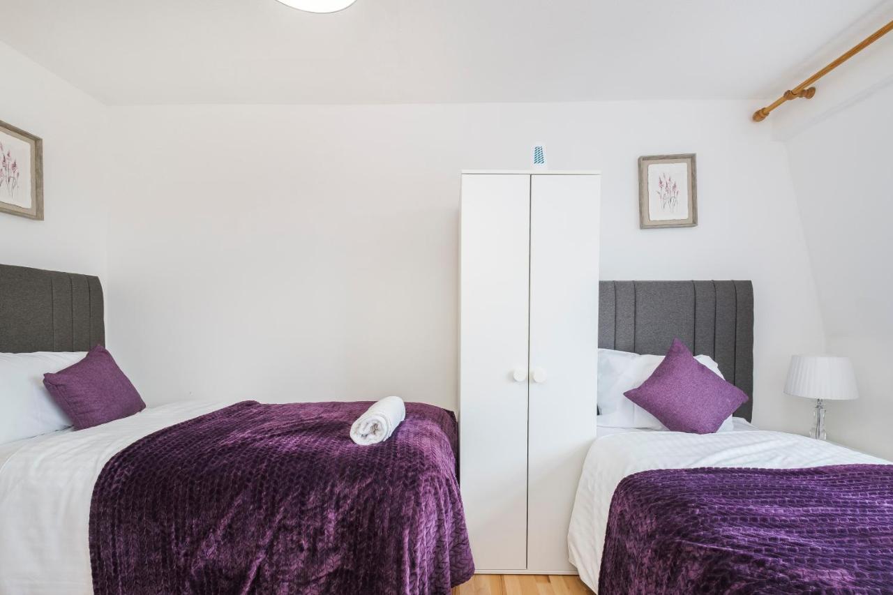 Spacious 3 Bed 1 Bath Hse W Guest Toilet W Parking Near Excel - E16 London Eksteriør bilde