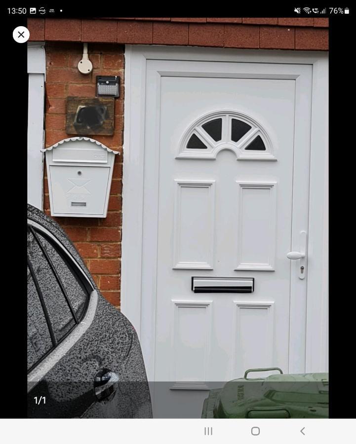 Spacious 3 Bed 1 Bath Hse W Guest Toilet W Parking Near Excel - E16 London Eksteriør bilde